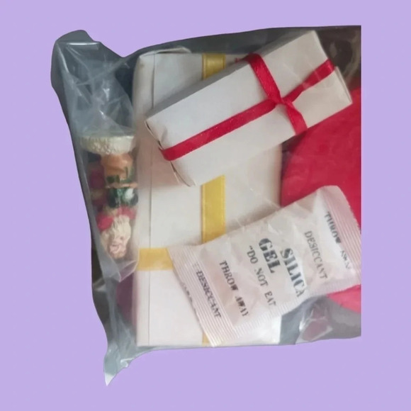 Ashton drake bear Eddie in december with christmas tree & gifts - Picture 9 of 14